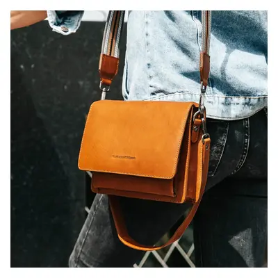 Dámská kožená crossbody kabelka The Chesterfield Brand Berenik - koňak