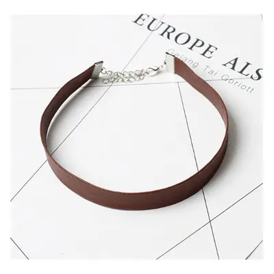 Flamenco Mystique Náhrdelník Choker z hnědé ekokůže se stříbrným zapínáním, délka 31-37,5 cm, ší