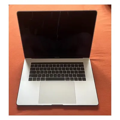 Apple Macbook Pro 15 2018 i7 16GB 256GB nová baterie