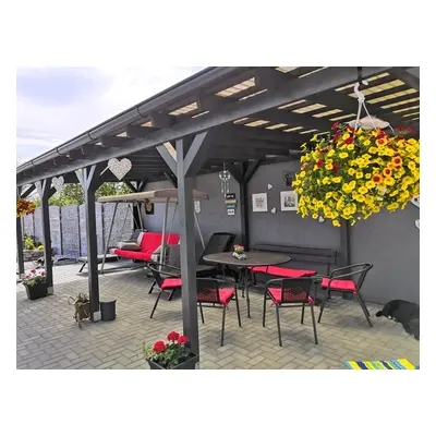 Pergola 3 x 9 m z hranolů 95 x 95 cm