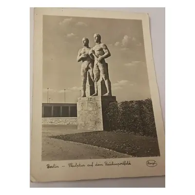 Berlin Skulptur aus dem Reichssportfeld / socha stadion 1943