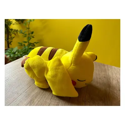 Plyšák Pokémon - Ležící Pikachu na zavěšení