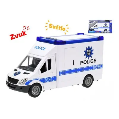 Auto policie na baterie