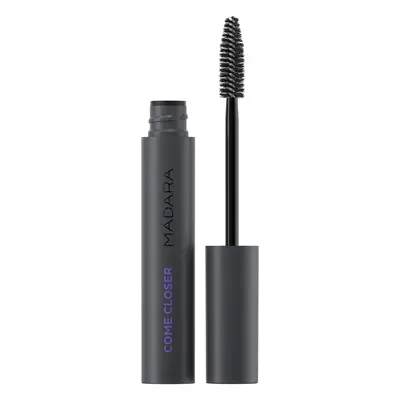 MÁDARA Řasenka pro nekonečně dlouhé řasy Come Closer 6 ml Black