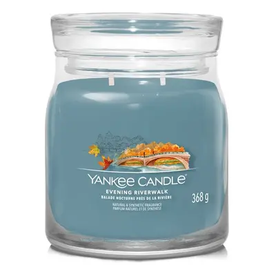 Yankee Candle Aromatická svíčka Signature sklo střední Evening Riverwalk 368 g