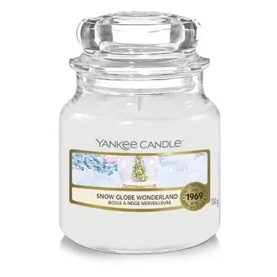 Yankee Candle vonná svíčka Classic ve skle malá Snow Globe Wonderland 104 g