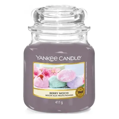 Yankee Candle vonná svíčka Classic ve skle střední Berry Mochi 411 g