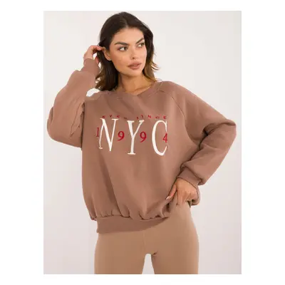 SVĚTLE HNĚDÁ MIKINA S VÝŠIVKOU NYC EM-BL-857.88- LIGHT BROWN