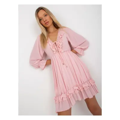 Světle růžové minišaty s volánem v boho stylu -TW-SK-BI-0761.92-light pink