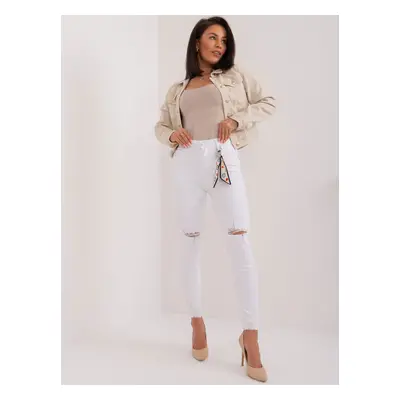 Bílé skinny džíny s dírami na kolenou PM-SP-J1273-1.68-white