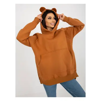 Světle hnědá oversize mikina s klokaní kapsou a bambulkami EM-BL-728.08-light brown