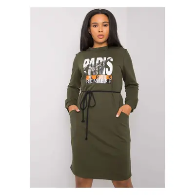 Khaki šaty s kapsami a potiskem LK-SK-508299.30-khaki [zul]