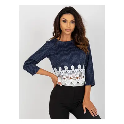 Tmavě modrá krátká halenka s krajkou a 3/4 rukávem LK-BZ-506428.90-dark blue