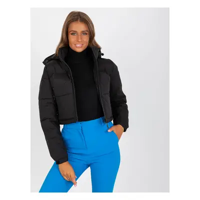 ČERNÁ ZKRÁCENÁ PROŠÍVANÁ CROP BUNDA -NM-KR-D2-3825.62P-BLACK