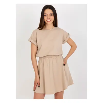 Béžové mini šaty s kapsami WN-SK-657.28-beige