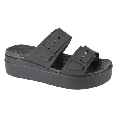 Černé nazouváky na platformě Crocs Brooklyn Low Wedge Sandal 207431-001