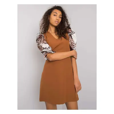 Hnědé mini šaty se vzorovanými rukávy LC-SK-22K-3018.45P-brown