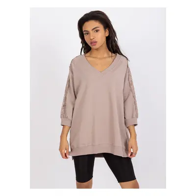 Tmavě béžová oversize halenka Leja s krajkou -RV-BZ-7557.01-dark beige