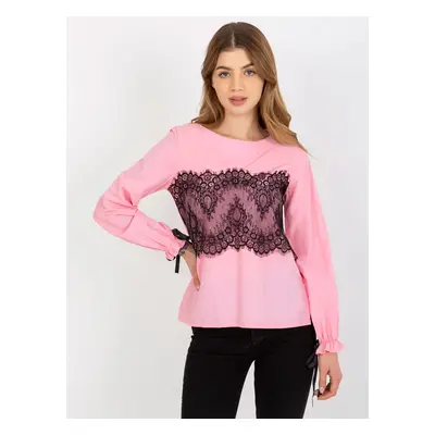 Růžová halenka s krajkou a vázáním -LK-BZ-506877.15X-pink