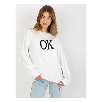 Bílá mikina s nápisem "OK" -EM-BL-ES-21-536.94-white