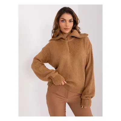 HNĚDÝ SVETR S ROLÁKEM NA ZIP BA-SW-0374.35P-CAMEL