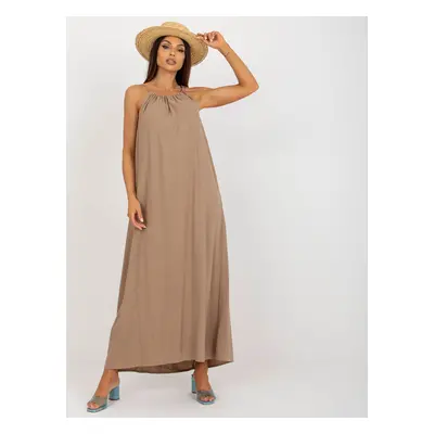 TMAVĚ BÉŽOVÉ MAXI ŠATY NA RAMÍNKA TW-SK-BE-203D.38P-DARK BEIGE