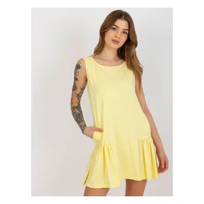 Světle žluté jednobarevné mini šaty volány EM-TU-HS-20-282.38P-light yellow