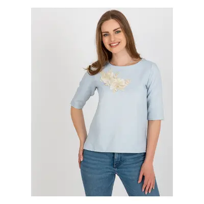 Světle modrá lesklá halenka s 3/4 rukávem LK-BZ-506609.77-light blue