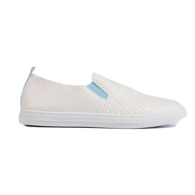 Bílé děrované slip on tenisky 679BL