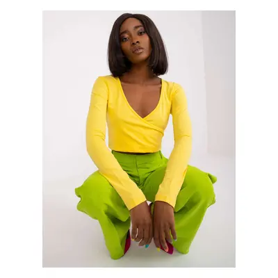 ŽLUTÝ ZAVINOVACÍ CROP TOP PAOLA -RV-BZ-7682.47-YELLOW