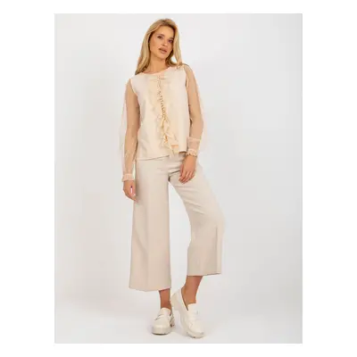 Béžová halenka s aplikací a průhlednými rukávy LK-BZ-506695.22P-beige