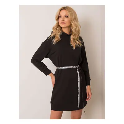 Černé mikinové šaty s kapucí a páskem LK-SK-508284.16X-black