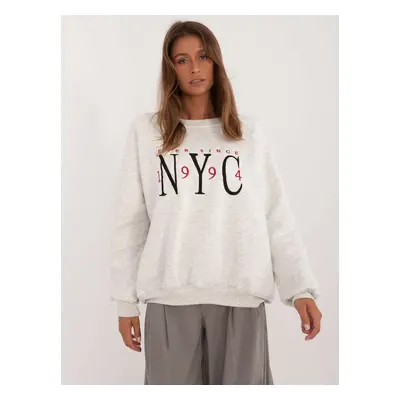 Světle šedá mikina s výšivkou NYC EM-BL-857.88-light grey