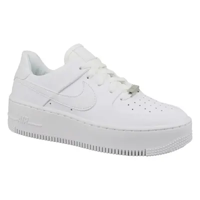 BÍLÉ DÁMSKÉ TENISKY NIKE AIR FORCE 1 SAGE LOW AR5339-100