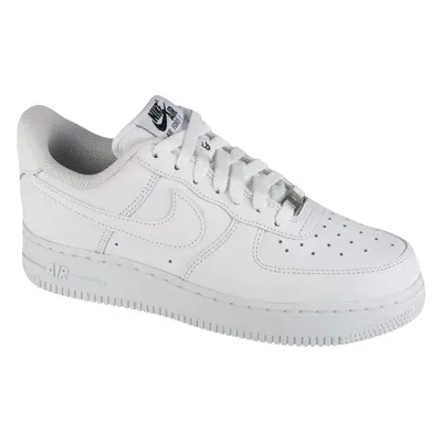 BÍLÉ DÁMSKÉ TENISKY NIKE AIR FORCE 1 07 DX5883-100