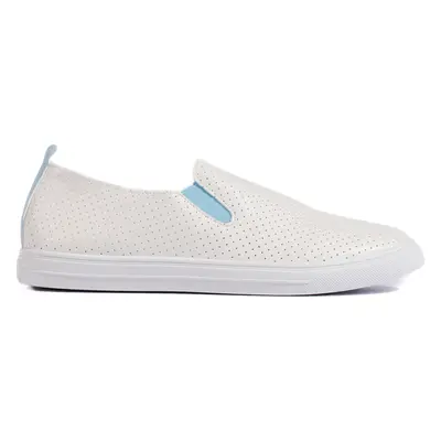 Bílé děrované slip on tenisky 679BL