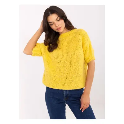 Žlutý dámský oversize svetr s krátkým rukávem MI-SW-2701.23-yellow