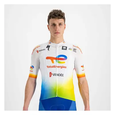 SPORTFUL Cyklistický dres s krátkým rukávem - TOTAL ENERGIES 2022 - bílá/modrá/oranžová/žlutá