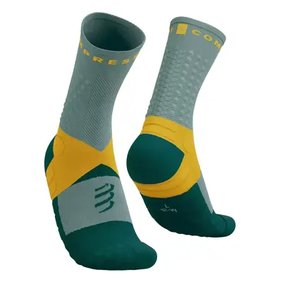 COMPRESSPORT Cyklistické ponožky klasické - ULTRA TRAIL V2.0 - šedá/oranžová/zelená