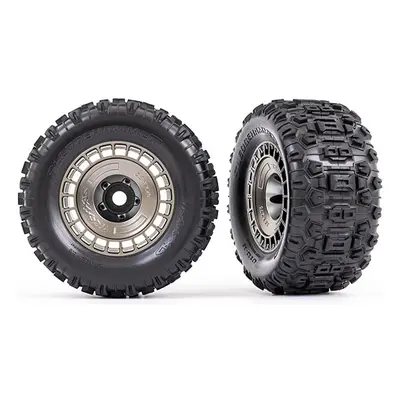 Traxxas kolo 3.8", pneu Sledgehammer, disk polomatný černě chromovaný s poklicí (2)