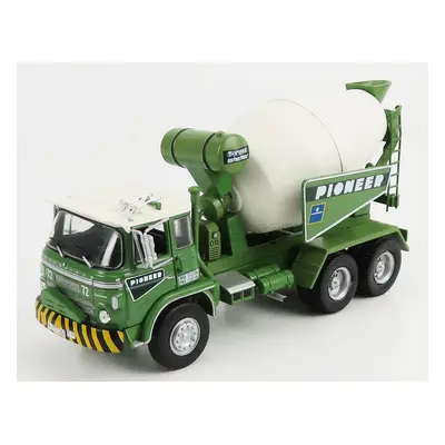 Edicola Barreiros Centauro Truck Cement Mixer Betoniera 3-assi 1968 1:43 Zelená Bílá