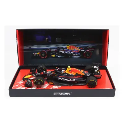 Minichamps Red bull F1 Rb18 Team Oracle Red Bull Racing N 11 1:18, tmavě modrá