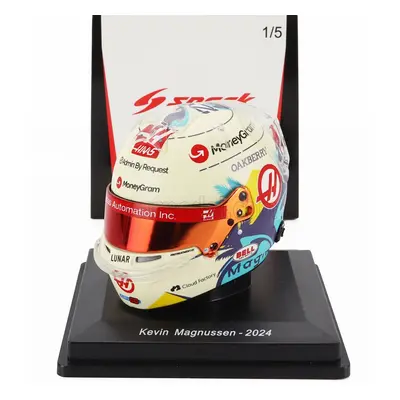 Spark-model Bell helmet Casco Helmet F1 Kevin Magnussen Team Moneygram Haas N 20 Season 2024 1:5