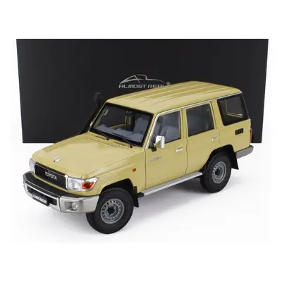 Almost-real Toyota Land Cruiser 76 2017 1:18 Cream