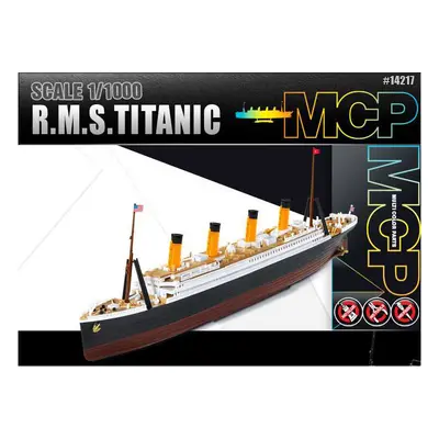 Academy Titanic (1:1000)