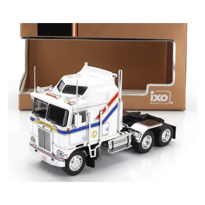 Ixo-models Kenworth K100 Aerodyne Tractor Truck 3-assi 1976 1:64 Bílá