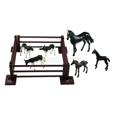 Britains Accessories Set Baby Animal With Horse And Hurdle 1:32 Různé