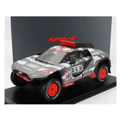 Spark-model Audi Q E-tron Rs Team Audi Sport N 202 Rally Dakar 2022 C.sainz - L.cruz 1:18 Šedá S