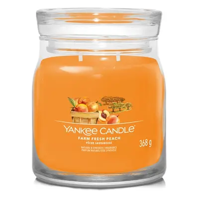 Aromatická svíčka Signature sklo střední Farm Fresh Peach Yankee Candle - 368 g