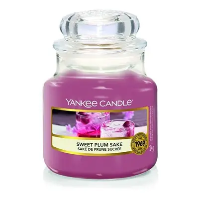 Aromatická svíčka Classic malá Sweet Plum Sake Yankee Candle - 104 g